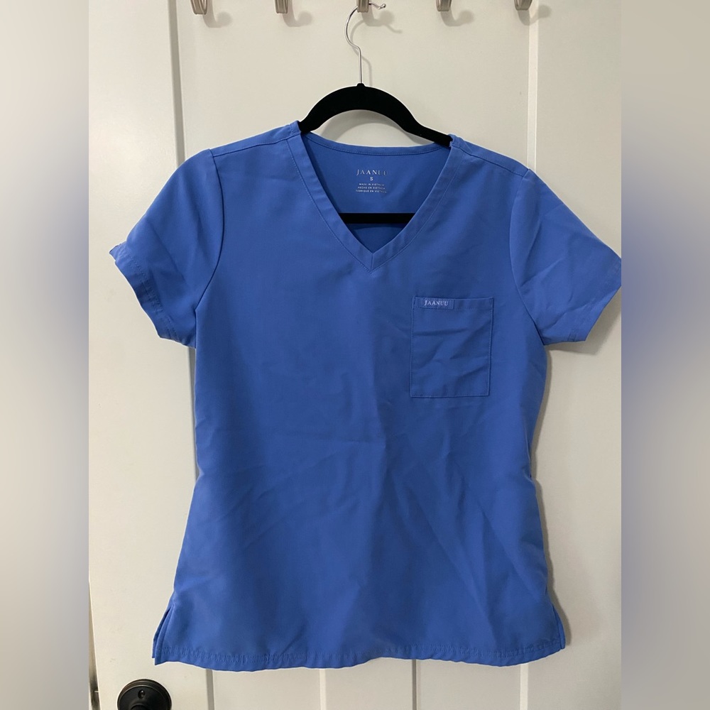 Jaanuu scrub top